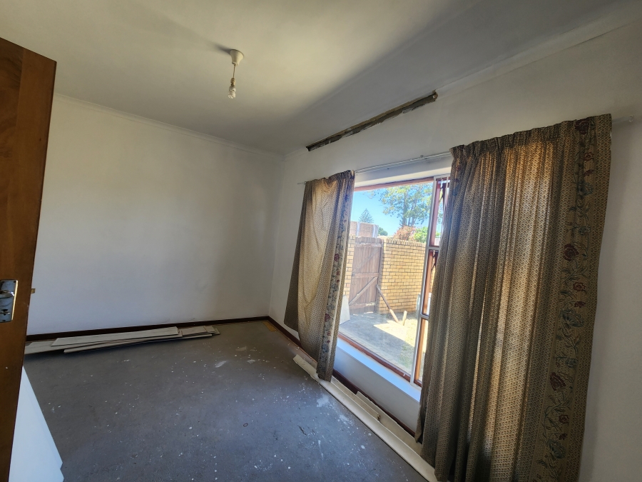To Let 3 Bedroom Property for Rent in Mabille Park Western Cape